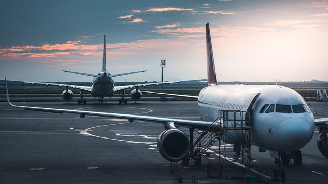 为什么转机比直飞便宜？揭开航空公司定价策略背后的秘密，带你体验不一样的旅行乐趣