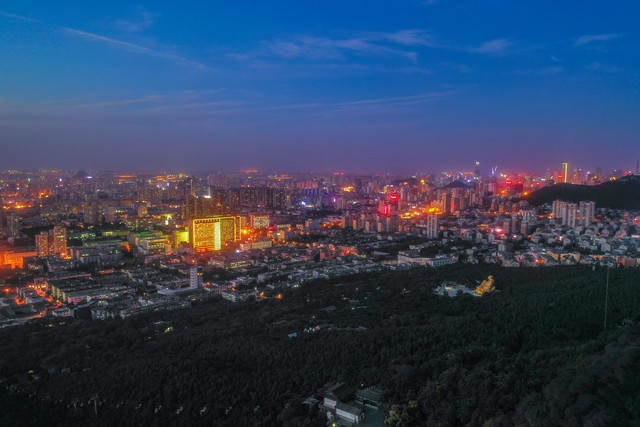 从济南火车站出发，探寻这座城市的变迁与梦想 —— 一场穿越时空的旅行