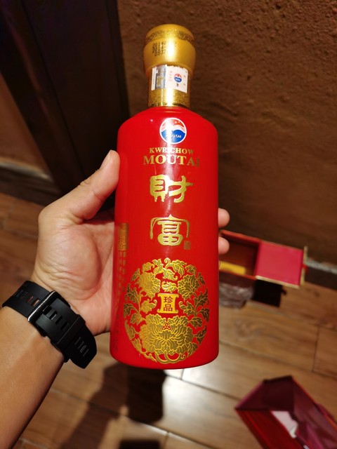 当你问起大窑嘉宾一瓶多少钱，背后的故事比价格更令人着迷：从内蒙古草原到全国餐桌，一瓶6元的大窑嘉宾如何征服了无数人的味蕾