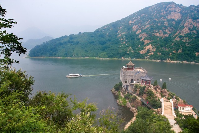 易水湖是哪里：北方小桂林的绝美风光等你来探索，这颗华北明珠的前世今生，让人一见倾心！
