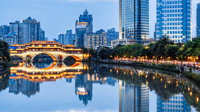 成都有什么特色？从古都风情到现代活力，这座城市的魅力让人欲罢不能，每一个角落都藏着令人惊叹的故事
