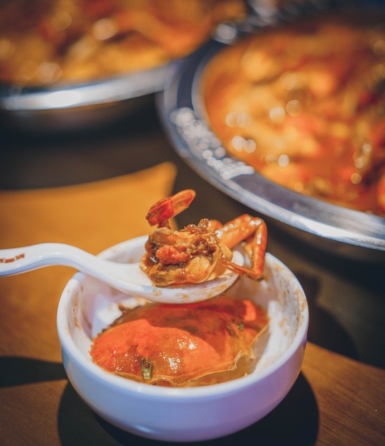 当你走进胖哥俩，才发现原来肉蟹煲可以这么好吃！胖哥俩肉蟹煲哪些好吃，一次吃遍所有美味，从四只超大肉蟹到软糯鸡爪，再到吸满酱汁的配菜，每一口都是惊喜！