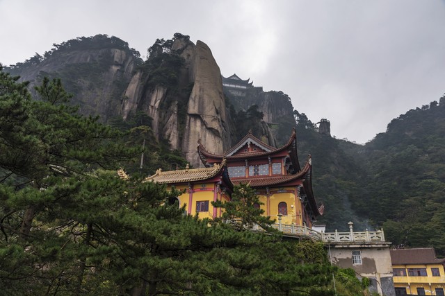 当九华山遇见地藏菩萨：一段跨越千年的修行传奇，你绝对想不到这背后的故事！