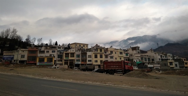 云南省鲁甸县旅游景点：从古朱提银的神秘起源到现代民族风情城，一场穿越时空的文化之旅