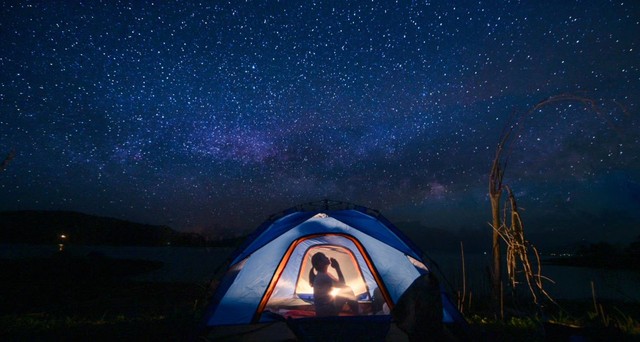 大理夏夜星空：如诗如画，醉卧花丛不知归 —— 一场视觉与心灵的盛宴