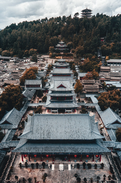 雅安到丽江怎么坐车？从经济实惠的长途客车到舒适便捷的包车服务，让你的旅途不再只是从A点到B点，而是一场说走就走的浪漫之旅！