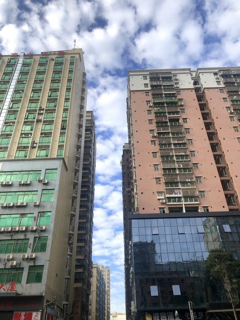 详细阅读:深圳友邻公寓怎么样——一个真实住户的日常:从早晨的电梯大战到夜晚的邻里欢声 深圳友邻公寓怎么样——一个真实住户的日常:从早晨的电梯大战到夜晚的邻里欢声