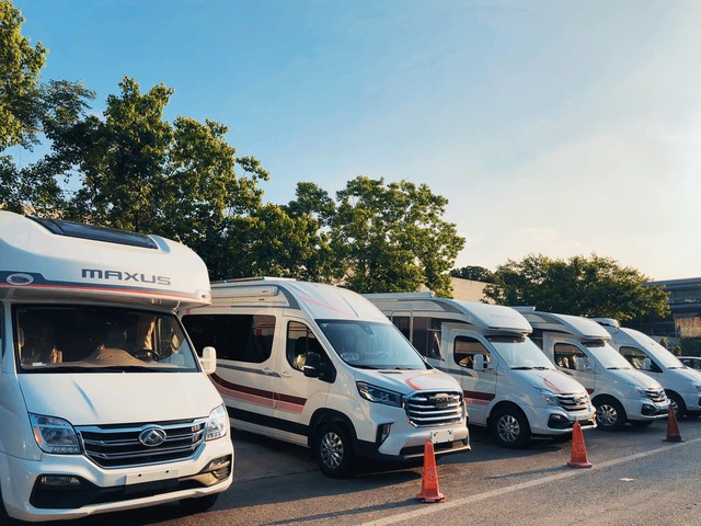旅游包车带司机一天多少钱？2024年最新价格揭晓，带你轻松玩转城市周边与长途旅行，享受专属定制的出行体验