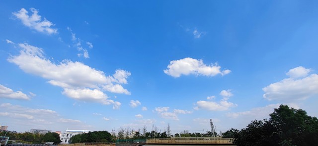 天气宜人，昭通的夏天为何让人流连忘返？——探索中国避暑胜地的秘密