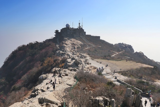 泰山山顶为什么有水？揭开这座神秘山脉背后的自然奇观与人文故事，带你走进一个充满奇迹的世界