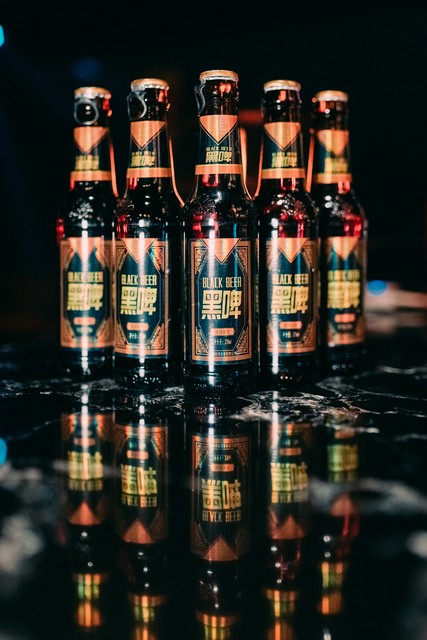 阿姆斯特啤酒如何在2024年成为全球75国消费者的宠儿，从荷兰阿姆斯特丹到世界的每一个角落，探索这款金黄色液体背后的秘密故事