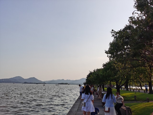 西湖边上的那些绝美景点，你都去过几个？探索杭州的隐藏宝藏