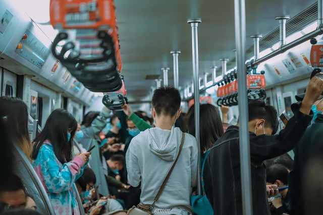再乘坐地铁，你有没有遇到过那些让你瞬间泪目的瞬间？