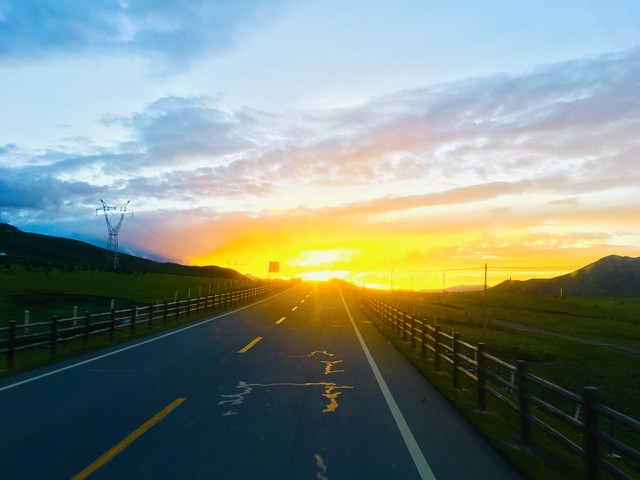 潍坊到昆明火车：一场跨越千里的铁路之旅，带你领略中国最美的风景线，从北国风光到南国风情，一路精彩不断，绝对让你大开眼界，感受不一样的旅行体验