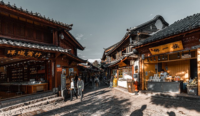 丽江古城情况：千年古城的现代重生，一场穿越时空的奇妙之旅