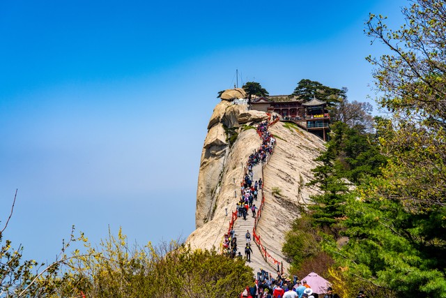 华山长空栈道排多久？惊心动魄的真实体验，你绝对想不到！