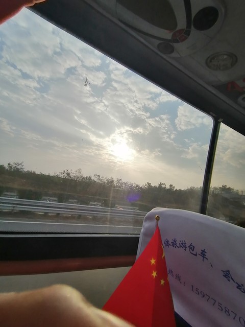 贵阳235路多久一班？揭秘这条线路背后的故事，从早高峰的焦急等待到晚高峰的人山人海，以及那些被遗忘在路边的乘客