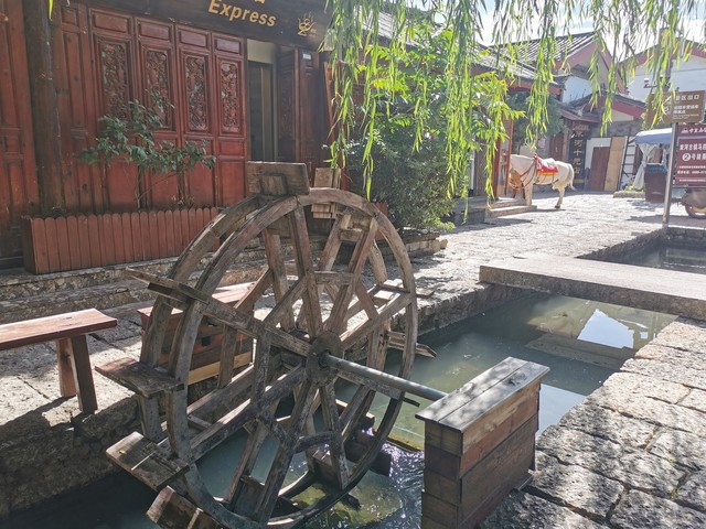 在丽江古城寻找便宜又舒适的客栈，一场说走就走的心灵之旅