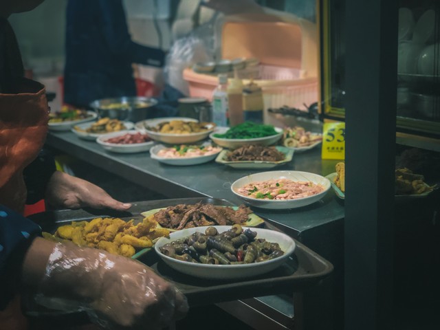 重庆哪里好吃？从山城小面到江湖烤鱼，带你游遍重庆美食地图