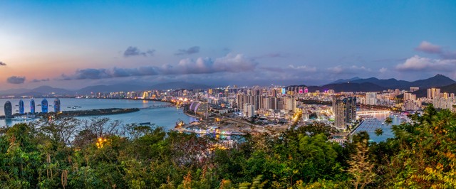 三亚为什么不能拍海角？揭开那片神秘海域背后的故事——天涯石前的欢笑与海角石旁的禁令