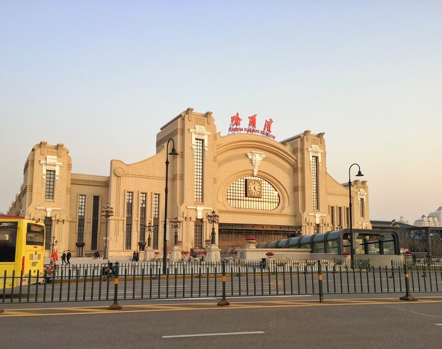 哈尔滨到双城多少公里？一段73.51公里的旅程，从天翔街出发，穿越哈尔滨绕城高速与京哈高速，直到汇源路的终点，全程耗时仅需1小时，这是2024年最新路况带来的惊喜速度！
