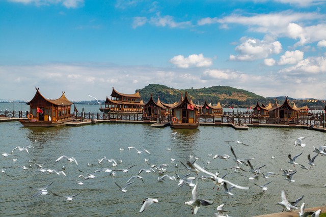 到昆明跟团旅游价格大揭秘，如何用最少的钱享受最美好的旅程？