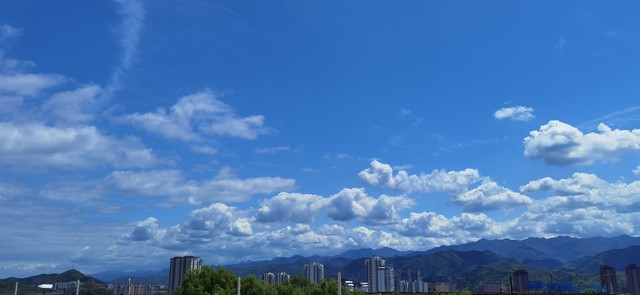 今天的天气如何啊？——晴空万里，暖阳高照，开启美好一天的序幕！