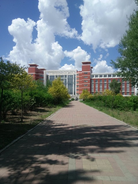 北华大学宿舍怎么样？走进真实的大学生活，感受不一样的寝室文化——从清晨的阳光到夜晚的灯火通明，这里有着怎样的故事？