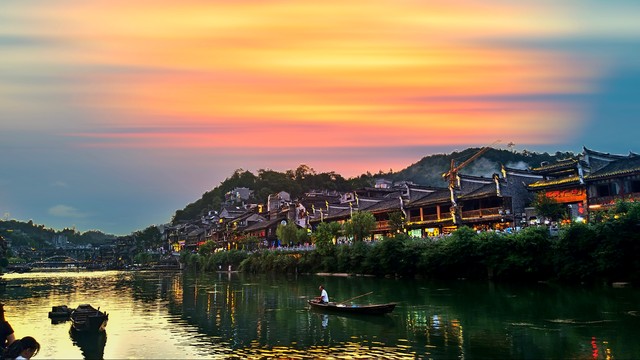 湖南有哪些旅游景点？2024年不容错过的绝美胜地，从奇峰异石到古城韵味，带你领略潇湘大地的无限魅力