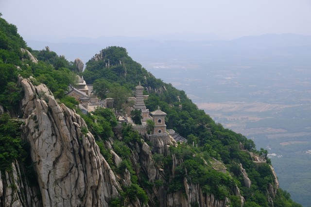 五岳之巅：探寻中华大地上的自然与文化瑰宝，每一座山峰都是一个故事