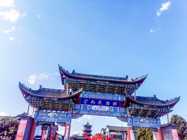 云南哪个民族的人多？揭开彩云之南的民族秘密，彝族人口超500万成最大亮点