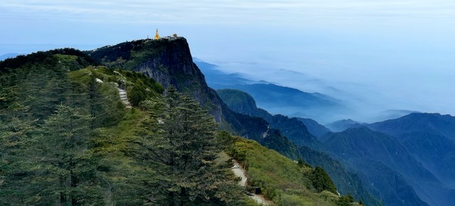 峨眉山属于四川哪个市？探寻这座仙山背后的乐山故事，带你领略不一样的巴蜀风情，感受千年古刹与现代都市的交融