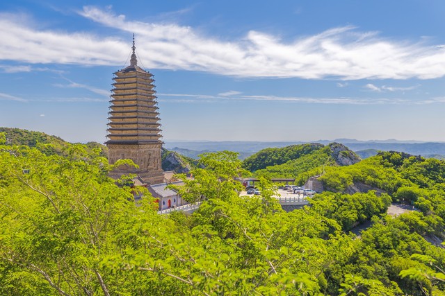 千山和凤凰山哪个好，一场说走就走的旅行，带你领略东北名山的魅力