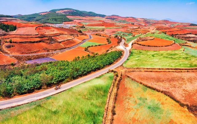 去云南旅游报价多少钱？2024年最新攻略，带你玩转彩云之南，体验不一样的风情，从昆明到丽江，大理洱海的浪漫之旅，全程不踩雷，性价比超高的旅行方案，让你轻松规划完美假期