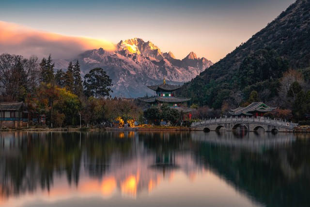 云南旅游今日：从昆明到西双版纳，一场说走就走的旅行，带你看遍彩云之南的魅力与温情，感受不一样的民族风情和自然风光，这里有你意想不到的惊喜！