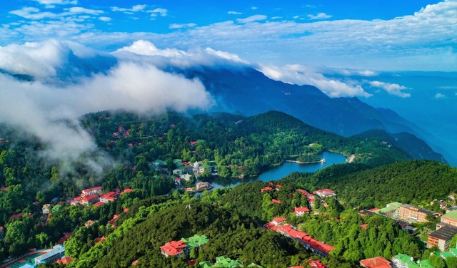 庐山为什么总是下雨？揭秘这座云雾缭绕的神秘山峰背后的故事
