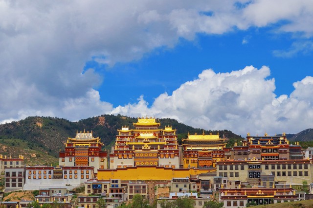到云南有哪些旅游景点？2024年最全最新攻略，带你玩转彩云之南的每一寸土地！