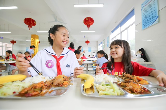 昆明学校食堂窗口出租：一场关乎孩子舌尖上的安全与家长信任的保卫战，你准备好迎接挑战了吗？