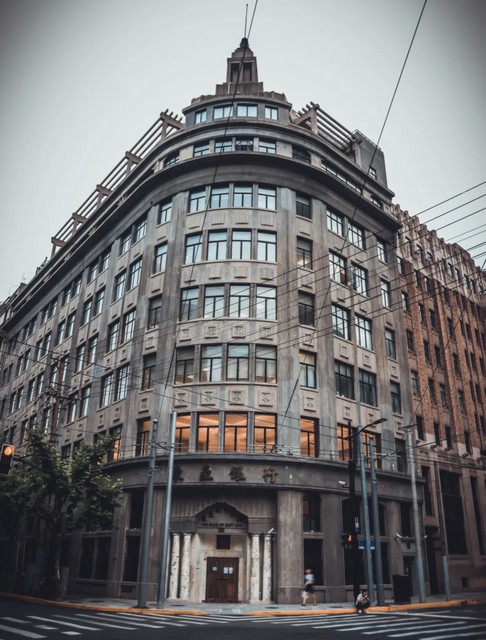 上海百年老店有哪些？从1719年的吴良材到2024年，这些老字号如何在岁月长河中屹立不倒，成为城市记忆的一部分？