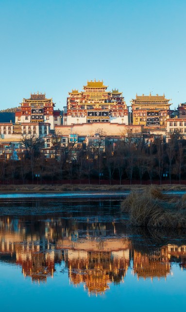 香格里拉旅游胜地：邂逅心中的日月，遇见不一样的自己