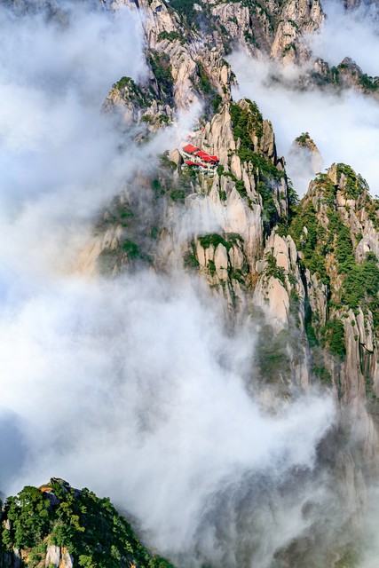 黄山哪个温泉好？黄山醉温泉与飘雪温泉之间的对决，谁才是你心中的冠军？