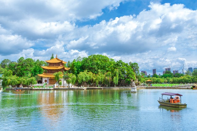 昆明出发，直击北京！昆明报团北京旅游网带你玩转帝都，体验最地道的京城风情，感受历史与现代交织的魅力之旅