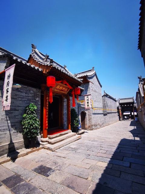 古城的魅力扬：从潮州到南头，探索那些隐藏在巷弄深处的宁静与活力，感受古老城墙下的人文温度