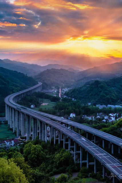 绵阳到苍溪要多久？2024年最新通车信息告诉你，绵阳至苍溪高速路的开通让回家路更近、更便捷，节省时间就是增加幸福！