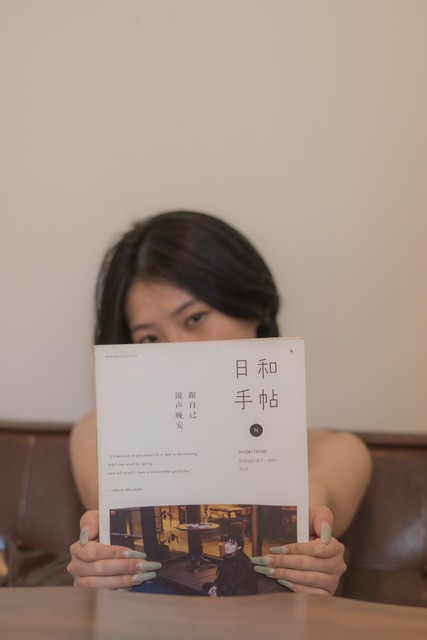 当20万人在小红书上读祺白石的诗，你是否也想成为那个用文字触动人心的人？想中的诗和远：从日常琐碎到灵魂深处的距离，如何用诗歌连接两者？