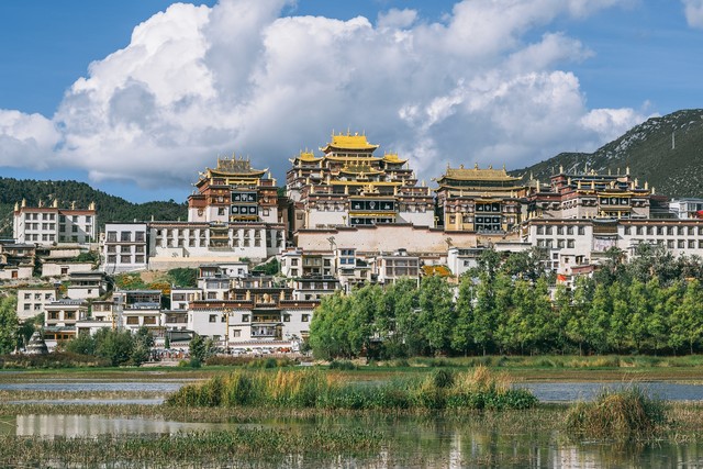 香格里拉旅游一景点介绍：人间天堂的奇幻之旅，你准备好迎接心灵的洗礼了吗？
