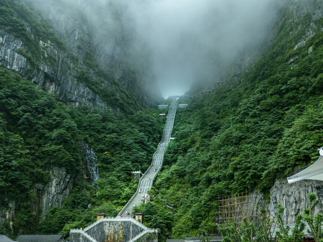 详细阅读:张家界天门山怎么去:从城市中心到云端仙境的奇幻之旅,带你领略世界最长索道的魅力 张家界天门山怎么去:从城市中心到云端仙境的奇幻之旅,带你领略世界最长索道的魅力