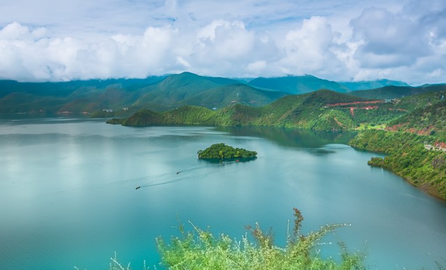 泸沽湖5月适合旅游吗？探秘云南高原明珠的初夏魅力