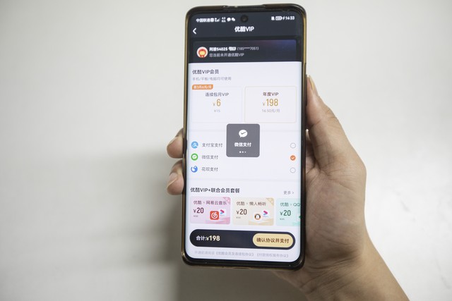更是一个个充——2024年冬季，当清洁能源遇见温暖的奇迹，如何改变你我的生活？超过五十位专家共同见证，一场没有硝烟的革命正在悄然发生