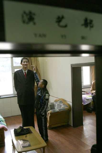 为什么莎瑞金成了《人民的名义》中最让人猜不透的角色？他到底是正义的化身，还是权力游戏中的棋手？